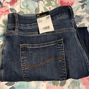 NWT Women’s Lee Ultra Lux Flex Motion Capri size 18